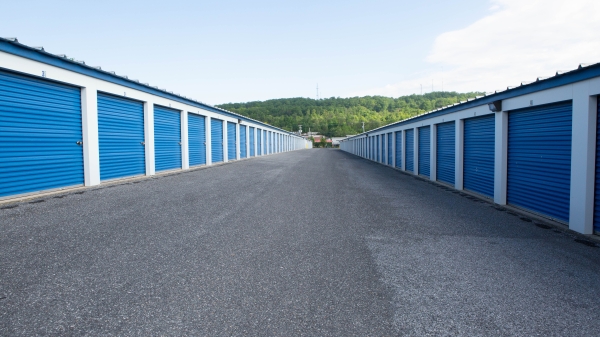 Facility photo: //images.sparefoot.com/medium/2416006881715d94105.jpg