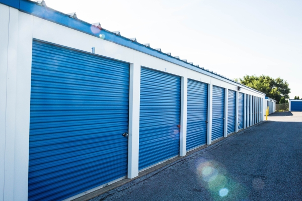 Facility photo: //images.sparefoot.com/medium/2416006881716c0b24c.jpg