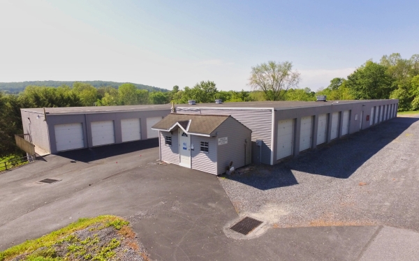 Facility photo: //images.sparefoot.com/medium/24160168829079952bc.jpg