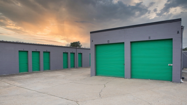 Facility photo: //images.sparefoot.com/medium/241603688282eeb6ca6.jpg