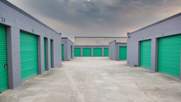 Facility photo: //images.sparefoot.com/medium/241603688282f72791f.jpg