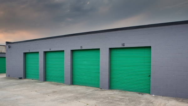 Facility photo: //images.sparefoot.com/medium/24160368828301c31df.jpg