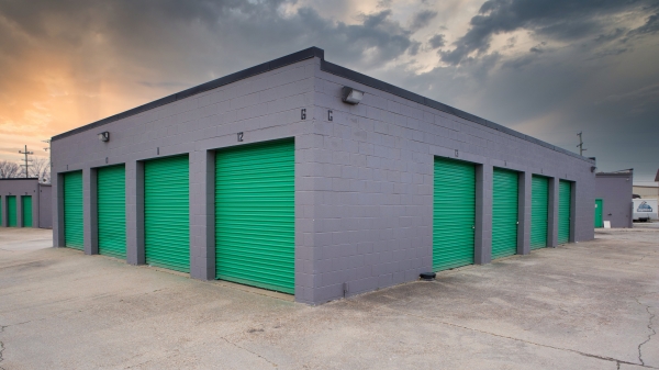 Facility photo: //images.sparefoot.com/medium/2416036882830728482.jpg