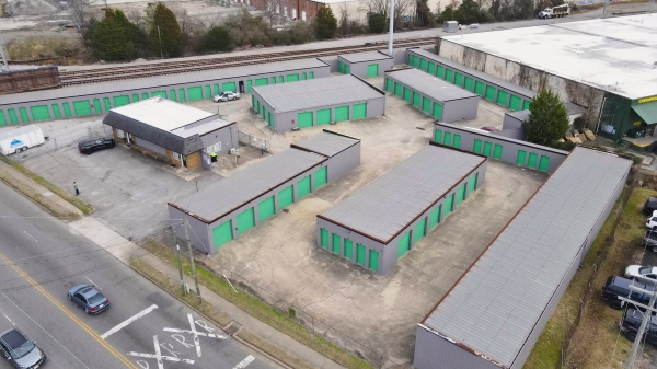 Facility photo: //images.sparefoot.com/medium/24160368828313b1959.jpg