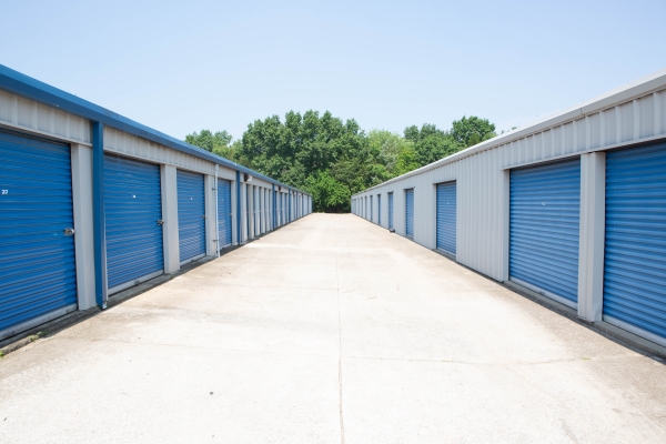 Facility photo: //images.sparefoot.com/medium/2416046883a985ca361.jpg