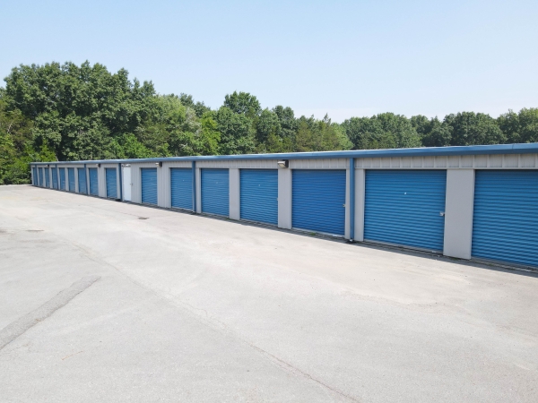 Facility photo: //images.sparefoot.com/medium/2416046883a98e22b13.jpg