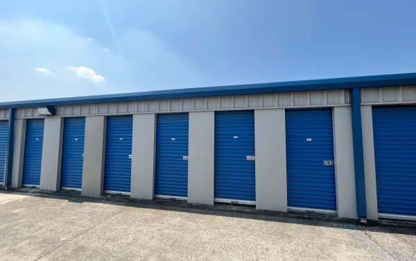 Facility photo: //images.sparefoot.com/medium/2416046a3aefd8c1019.jpg
