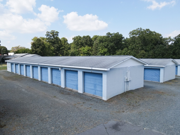 Facility photo: //images.sparefoot.com/medium/24160568819e3f2e20e.jpg