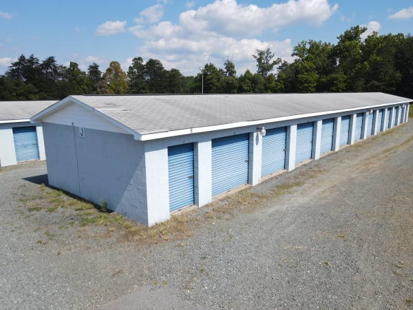 Facility photo: //images.sparefoot.com/medium/241605689f7aacef73c.jpg