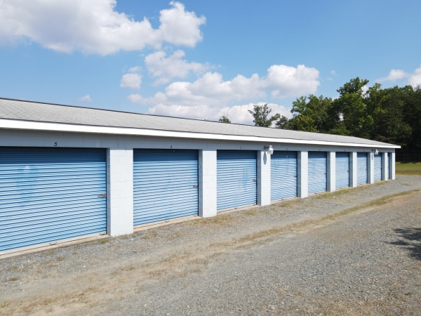 Facility photo: //images.sparefoot.com/medium/241605689f7aafce5f7.jpg