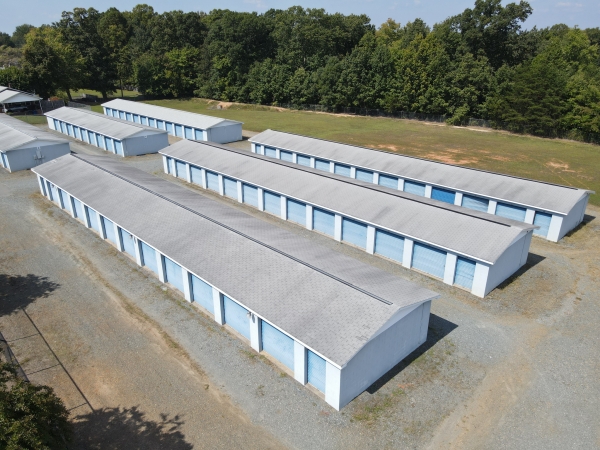 Facility photo: //images.sparefoot.com/medium/241605689f7ab127c77.jpg