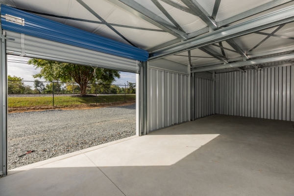 Facility photo: //images.sparefoot.com/medium/241605690a79759980b.jpg