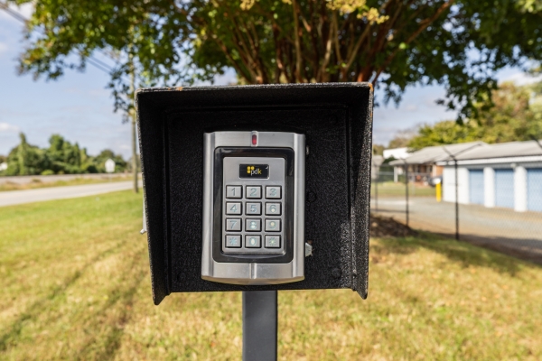 Facility photo: //images.sparefoot.com/medium/241605690a797aa776d.jpg