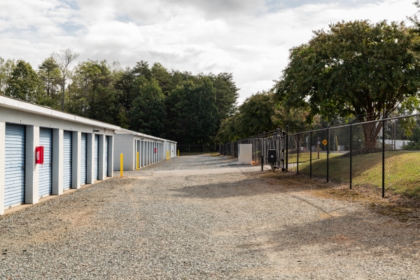 Facility photo: //images.sparefoot.com/medium/241605690a797c6ba0e.jpg