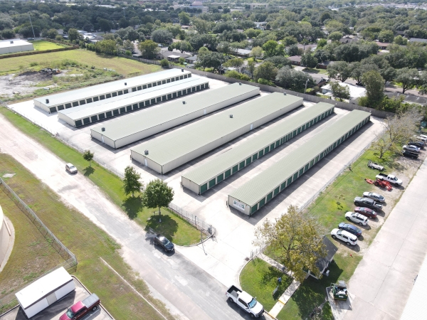 Facility photo: //images.sparefoot.com/medium/24160668819db56925c.jpg