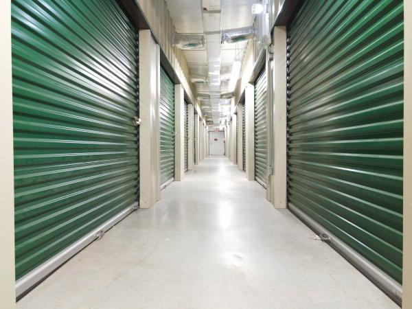 Facility photo: //images.sparefoot.com/medium/24160668819dba7c5b9.jpg