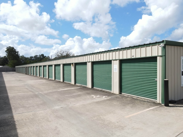 Facility photo: //images.sparefoot.com/medium/24160668819dc8cec80.jpg