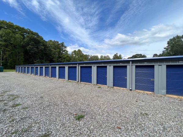Facility photo: //images.sparefoot.com/medium/24160768817d6a763cd.jpg