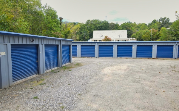 Facility photo: //images.sparefoot.com/medium/24160868829cf60e151.jpg