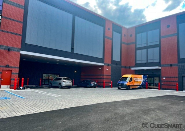 Facility photo: //images.sparefoot.com/medium/241610688348ff763cd.jpg