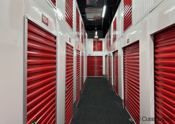Facility photo: //images.sparefoot.com/medium/241610688484782c3f7.jpg