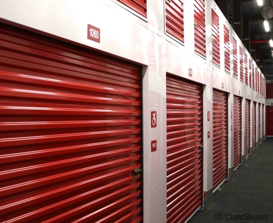 Facility photo: //images.sparefoot.com/medium/24161068b01e25e0330.jpg
