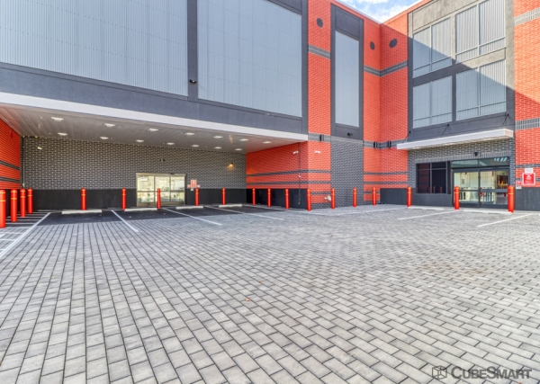 Facility photo: //images.sparefoot.com/medium/2416106943c61f06cb5.jpg