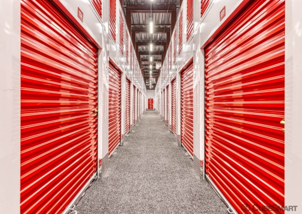 Facility photo: //images.sparefoot.com/medium/24161069dcb05b13d48.jpg