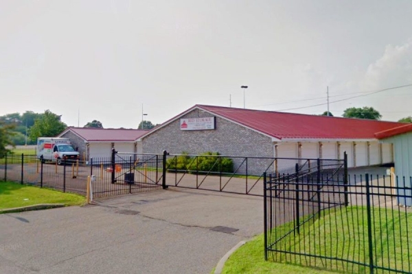 Facility photo: //images.sparefoot.com/medium/24161268a47a47268b4.jpg