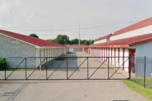 Facility photo: //images.sparefoot.com/medium/24161268a47a52ee381.jpg
