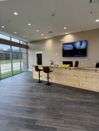 Facility photo: //images.sparefoot.com/medium/2416136881353c278e8.jpg
