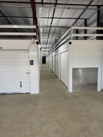 Facility photo: //images.sparefoot.com/medium/241613688135569c2f5.jpg