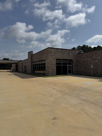 Facility photo: //images.sparefoot.com/medium/241613688135860185a.jpg