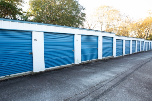 Facility photo: //images.sparefoot.com/medium/2416166881a68cf1af1.jpg
