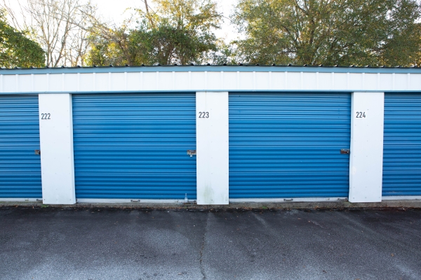 Facility photo: //images.sparefoot.com/medium/2416166881a6951039c.jpg