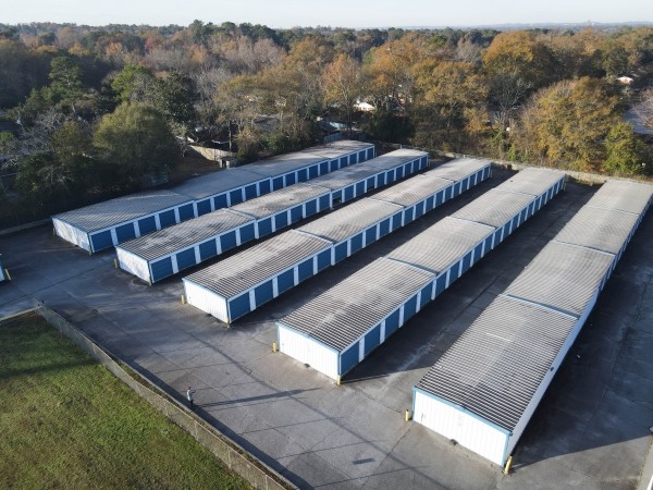 Facility photo: //images.sparefoot.com/medium/2416166a2c37e6db1c2.jpg