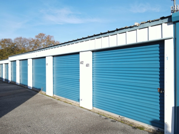 Facility photo: //images.sparefoot.com/medium/2416166a2c37ee2cf4e.jpg