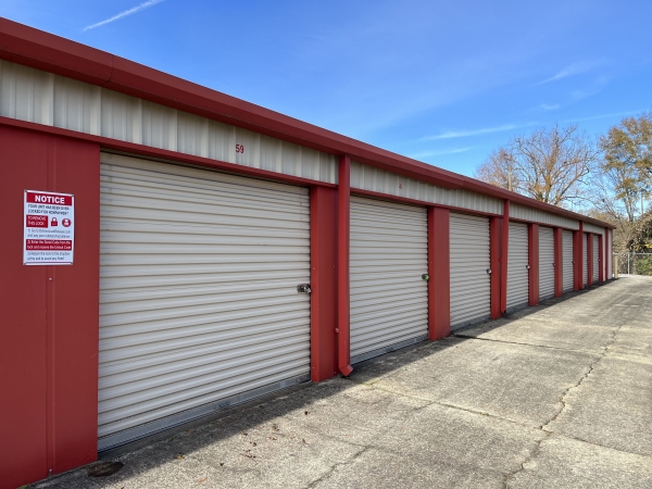 Facility photo: //images.sparefoot.com/medium/241617688cd5beac4e7.jpg