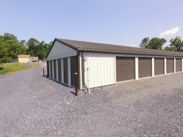Facility photo: //images.sparefoot.com/medium/24161868819bb7600c4.jpg