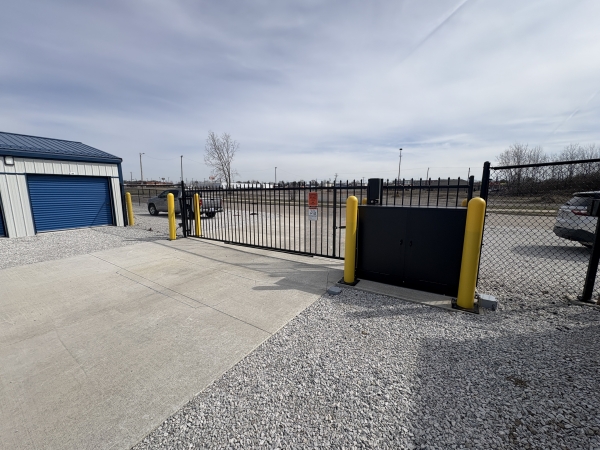 Facility photo: //images.sparefoot.com/medium/24161968813a5d61ba0.jpg