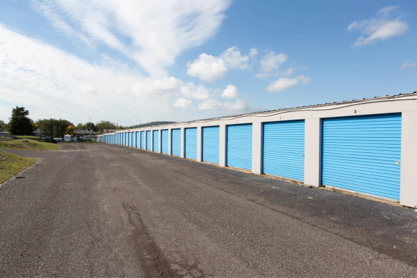 Facility photo: //images.sparefoot.com/medium/2416246883ce5fb5f4b.png