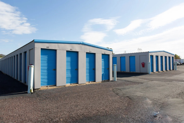 Facility photo: //images.sparefoot.com/medium/2416246883ce68ece3c.png