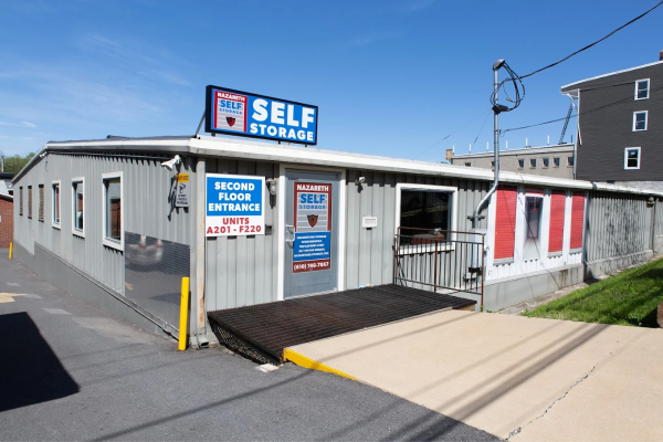 Facility photo: //images.sparefoot.com/medium/2416266883ce9f49ea0.png