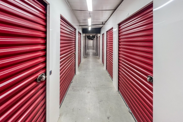 Facility photo: //images.sparefoot.com/medium/24162668b9b92b3ab56.jpg