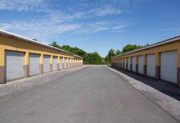 Facility photo: //images.sparefoot.com/medium/241628696008ec84d87.jpg