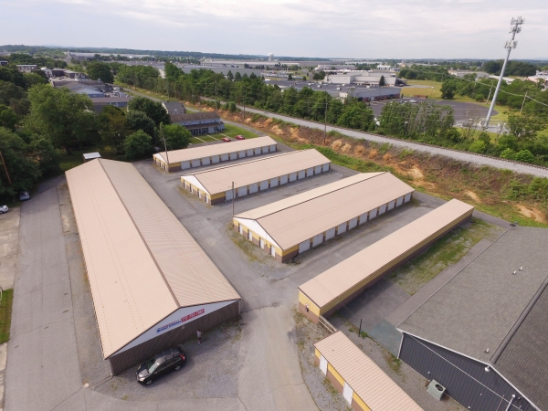 Facility photo: //images.sparefoot.com/medium/241630689238b713dab.jpg