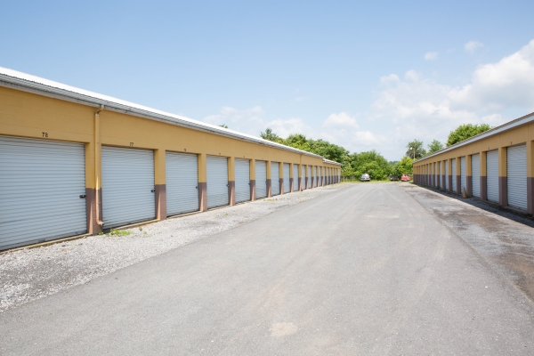 Facility photo: //images.sparefoot.com/medium/241630689238b996bf5.jpg