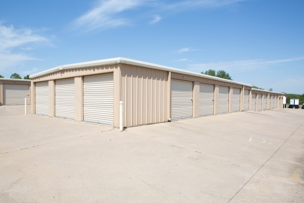 Facility photo: //images.sparefoot.com/medium/241631688393f1a7c51.jpg