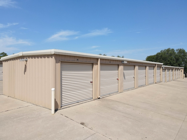 Facility photo: //images.sparefoot.com/medium/241631688393fa83ebd.jpg