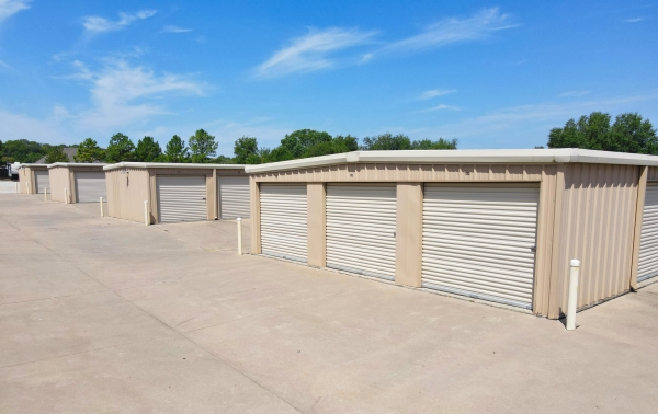 Facility photo: //images.sparefoot.com/medium/2416316960007533b31.jpg